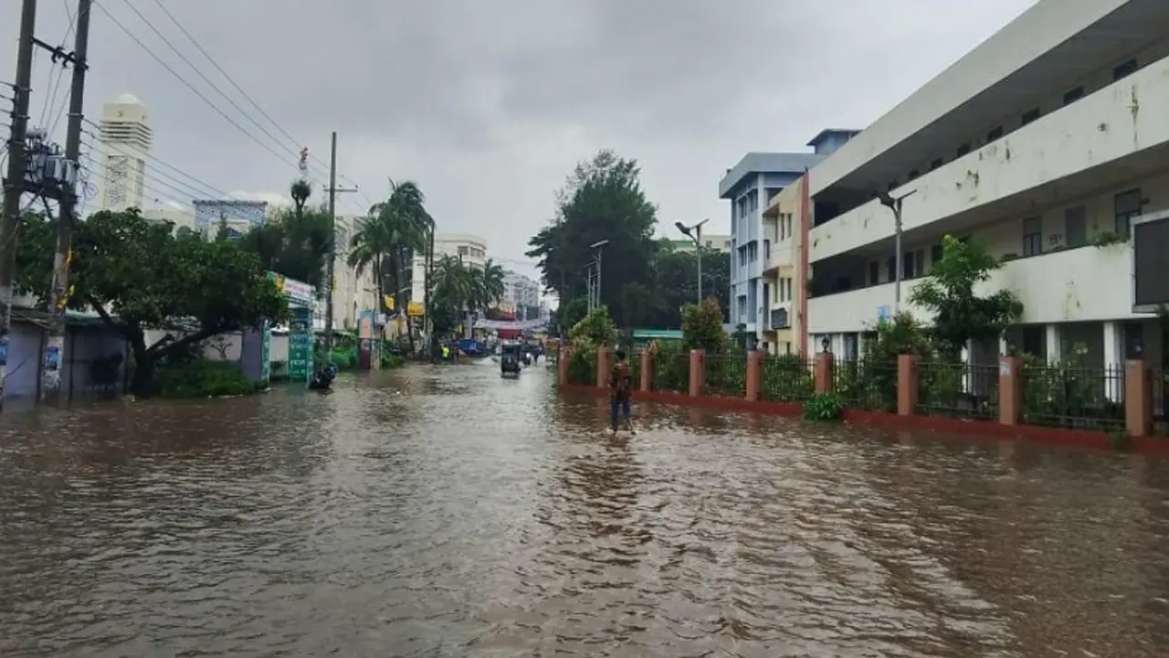 নোয়াখালীতে ২০ বছরে সর্বোচ্চ বৃষ্টিপাত