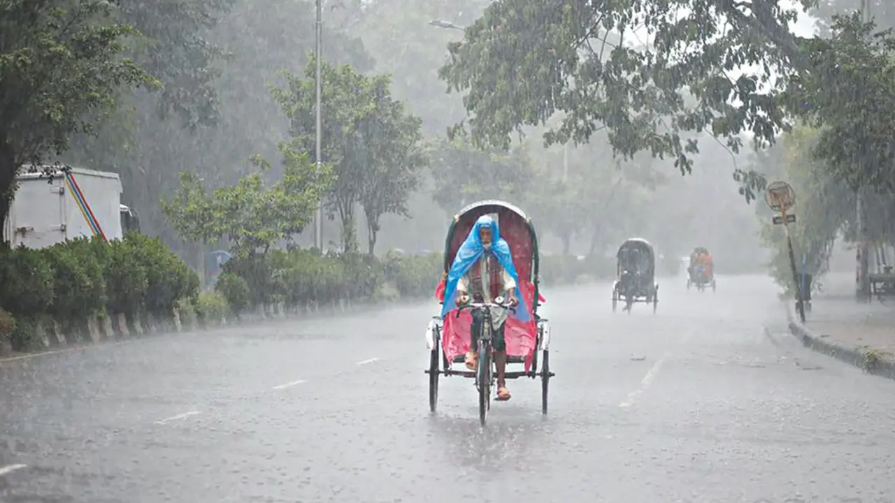 ৬ বিভাগে ভারী বৃষ্টির আভাস, চট্টগ্রামে ভূমিধ্বসের সম্ভাবনা