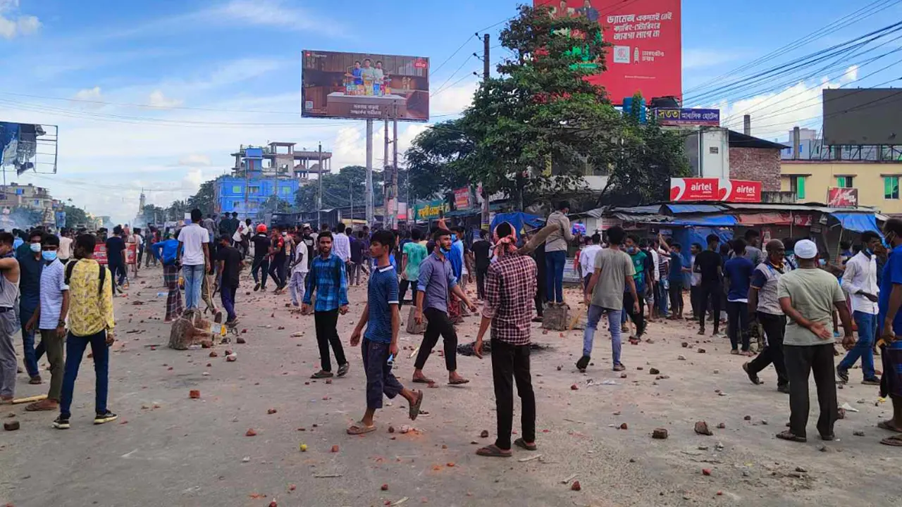 পাবনায় আন্দোলনকারীদের সঙ্গে সংঘর্ষ, নিহত ৩
