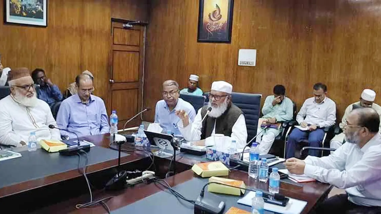 গুরুত্বপূর্ণ পদের ব্যক্তিদের নিজ থেকে সরে যাওয়া উচিত