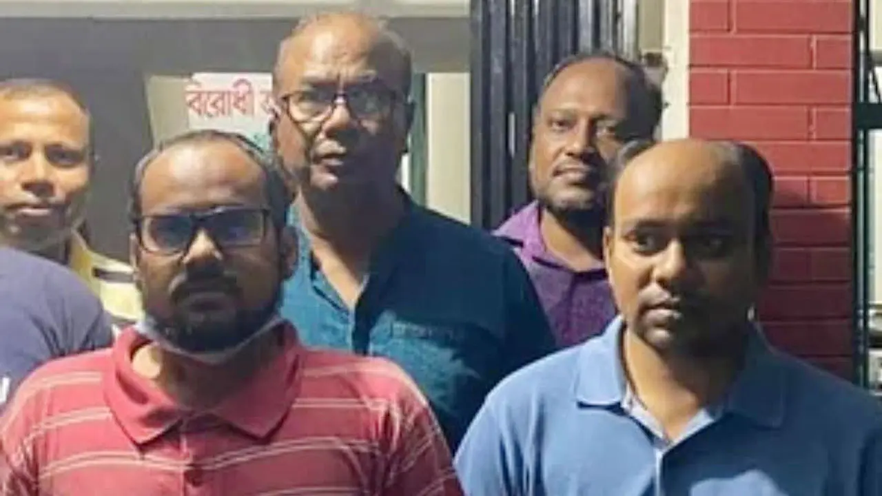 রাবির আটক আরেক শিক্ষার্থীকে ছাড়িয়ে আনলেন শিক্ষকরা