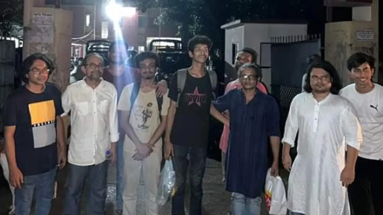৯ ঘণ্টা থানায় অবস্থান করে শিক্ষার্থীদের মুক্ত করলেন রাবি শিক্ষকরা