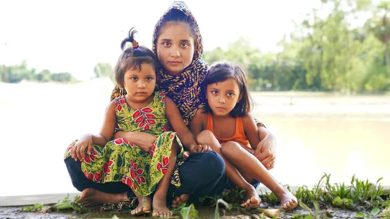 বন্যা দুর্গত বিশ লাখ শিশু-কিশোরের পাশে সেভ দ্য চিলড্রেন 