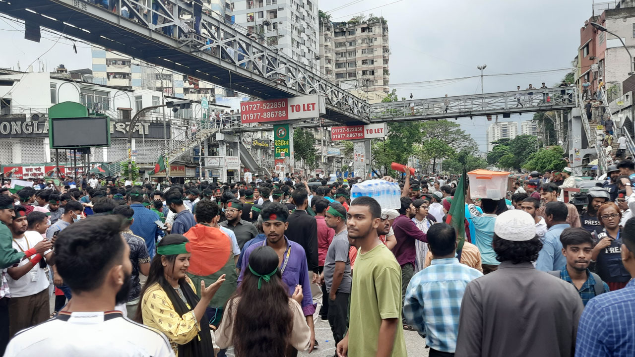 কোটা সংস্কার আন্দোলন : বন্ধ সায়েন্স ল্যাব-মিরপুর সড়ক