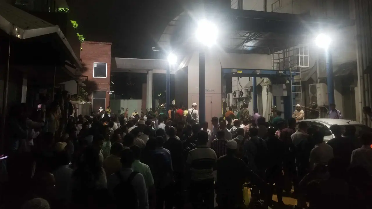 সাড়ে ১০ ঘণ্টা পর মুক্ত সচিবালয়ের কর্মকর্তা-কর্মচারীরা