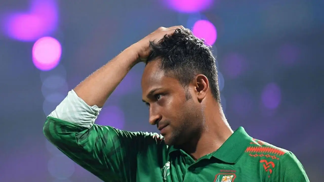 সাকিবকে ক্রিকেট থেকে বাদ দিয়ে দেশে ফেরাতে লিগ্যাল নোটিশ