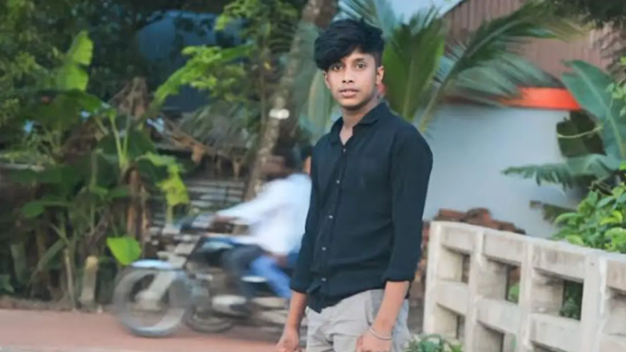 বুকে গুলি ঢুকে পিঠ দিয়ে বেরিয়ে যায় শিহাবের