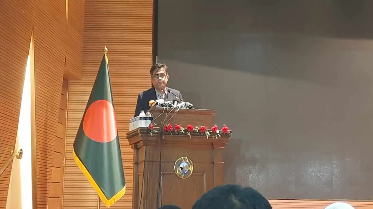 পাচার হওয়া টাকা ফেরত আনতে ব্রিটিশ হাইকমিশনারকে ড. ইউনূসের অনুরোধ