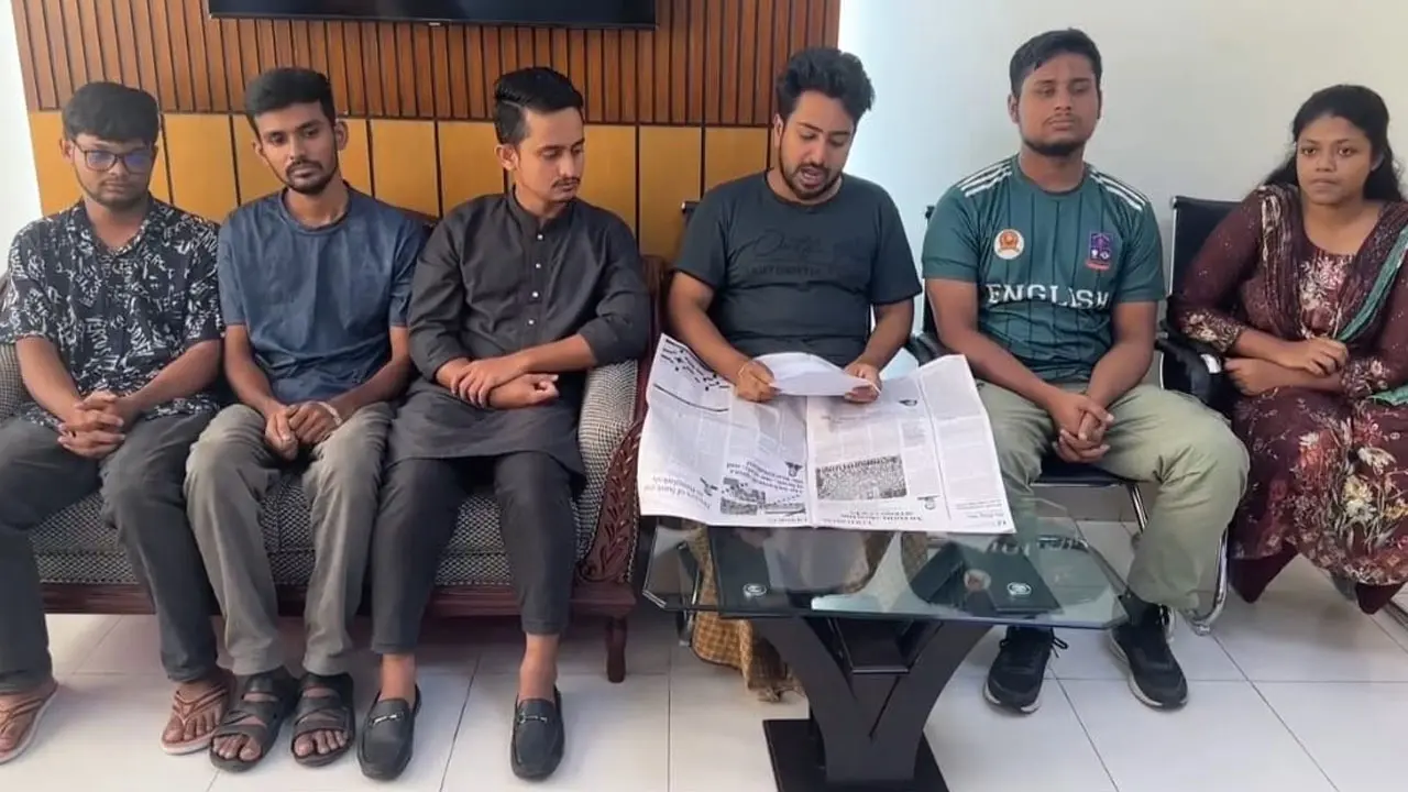৩২ ঘণ্টা অনশনে ছয় সমন্বয়ক : আইনজীবী মানজুর