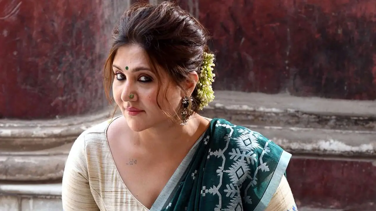 রাতের বেলা মেয়েদের নেমে আসার ডাক স্বস্তিকার
