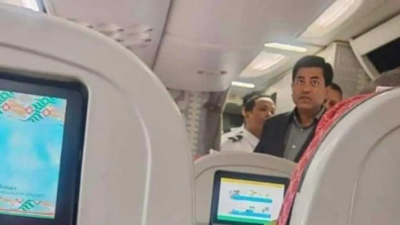 দেশ ছেড়ে সিঙ্গাপুরে মেয়র তাপস
