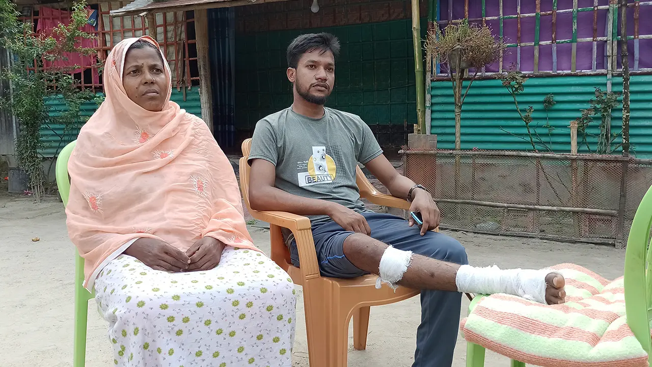 পা নিয়ে দুশ্চিন্তায় ঠাকুরগাঁওয়ের আবু সাঈদ