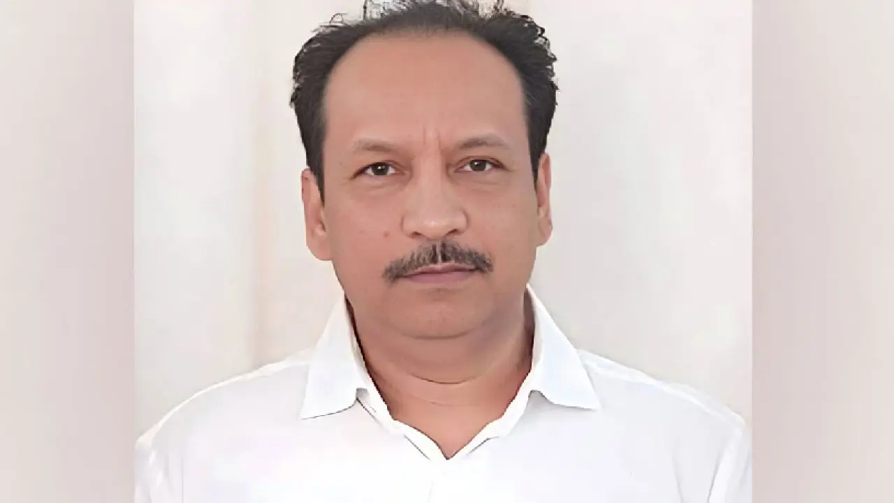 ডিজি চাইলেন ‘অব্যাহতি’, মন্ত্রণালয় করল পদায়ন