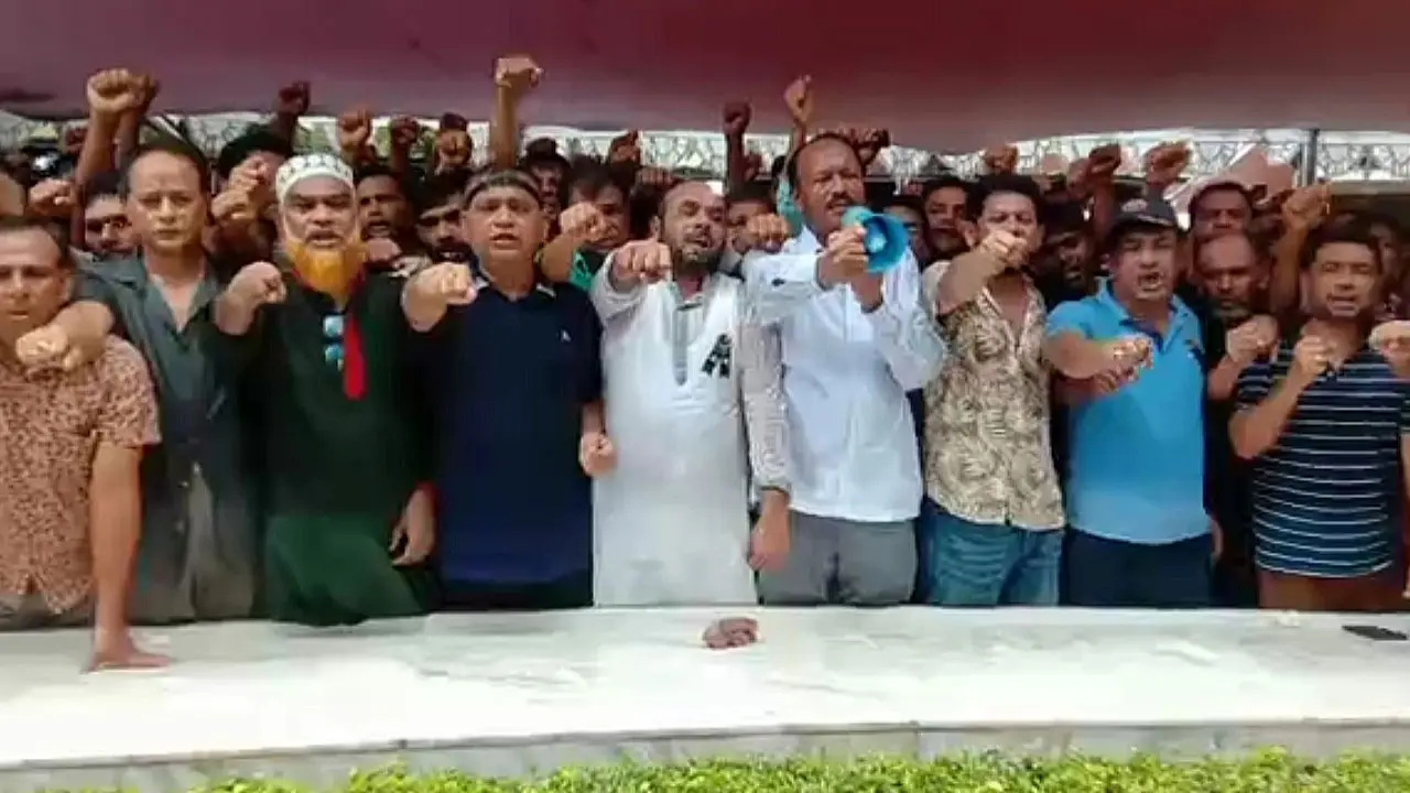 শেখ হাসিনাকে দেশে ফিরিয়ে আনতে টুঙ্গিপাড়ায় আ.লীগের শপথ
