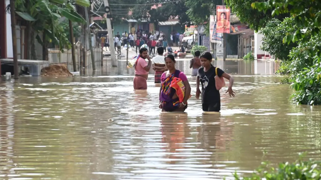 ত্রিপুরায় আরও দু’দিন হবে ভারী বৃষ্টি, পরিস্থিতি খারাপ হওয়ার শঙ্কা