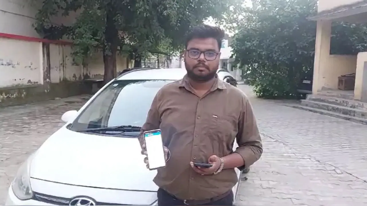 হেলমেট ছাড়া গাড়ি চালানোয় যুবককে জরিমানা করল পুলিশ