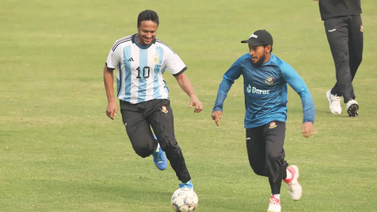 সাকিবকে মিথ্যা মামলায় ফাঁসানো হচ্ছে, দাবি মুশফিকের