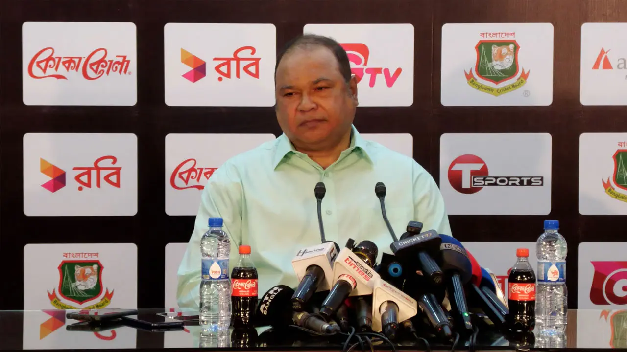 জাতীয় দলের খেলোয়াড়দের রাজনীতিতে দেখতে চান না লিপু