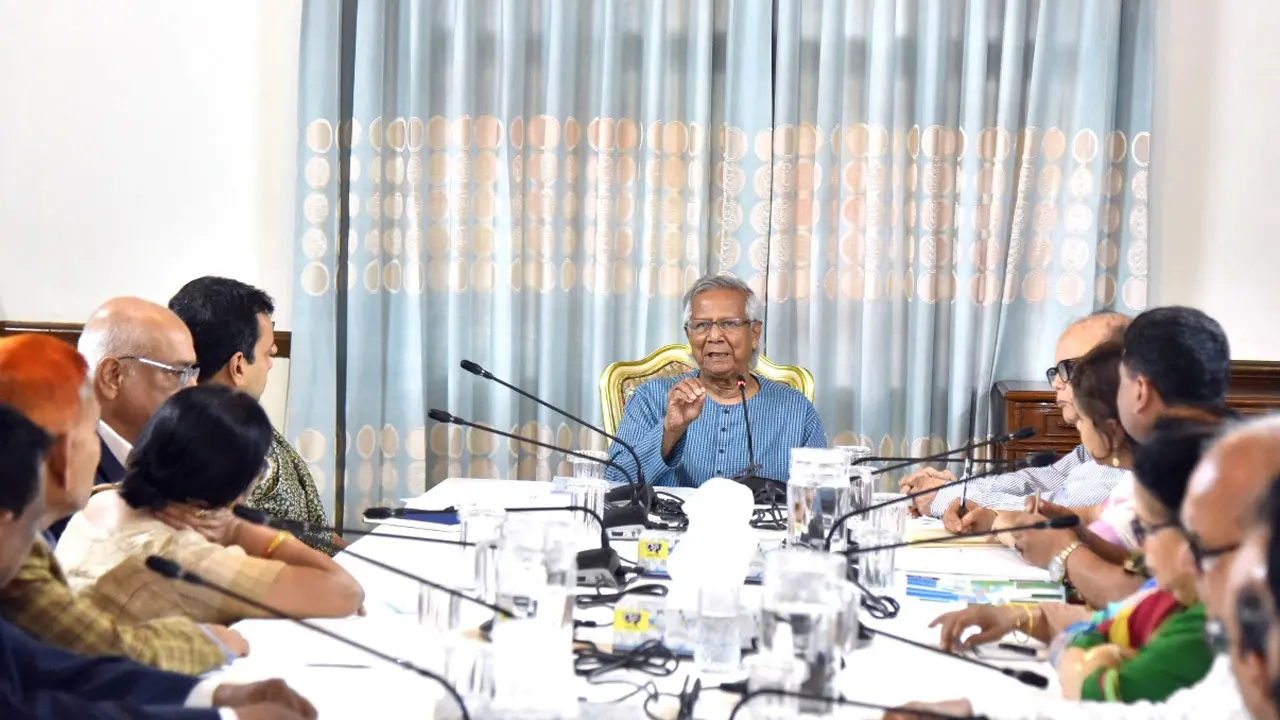 সরকার বন্যা মোকাবিলাকে সর্বোচ্চ অগ্রাধিকার দিচ্ছে : ড. ইউনূস
