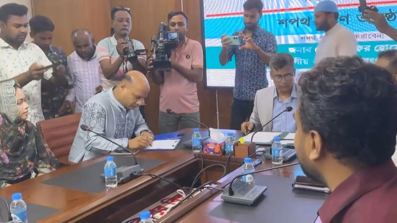 সকালে শপথ গ্রহণ, অপসারণে দুপুরেই স্বপ্নভঙ্গ