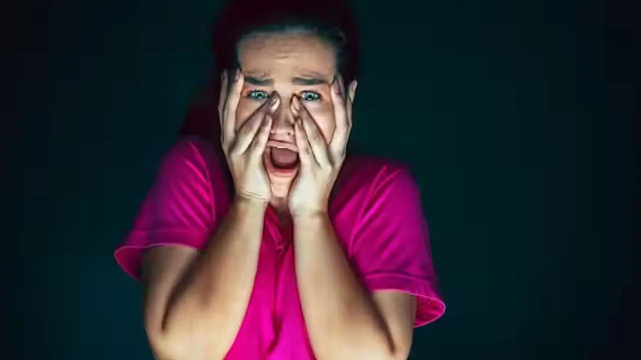 অন্ধকারে একা থাকতে ভয় লাগা লক্ষণ যে রোগের