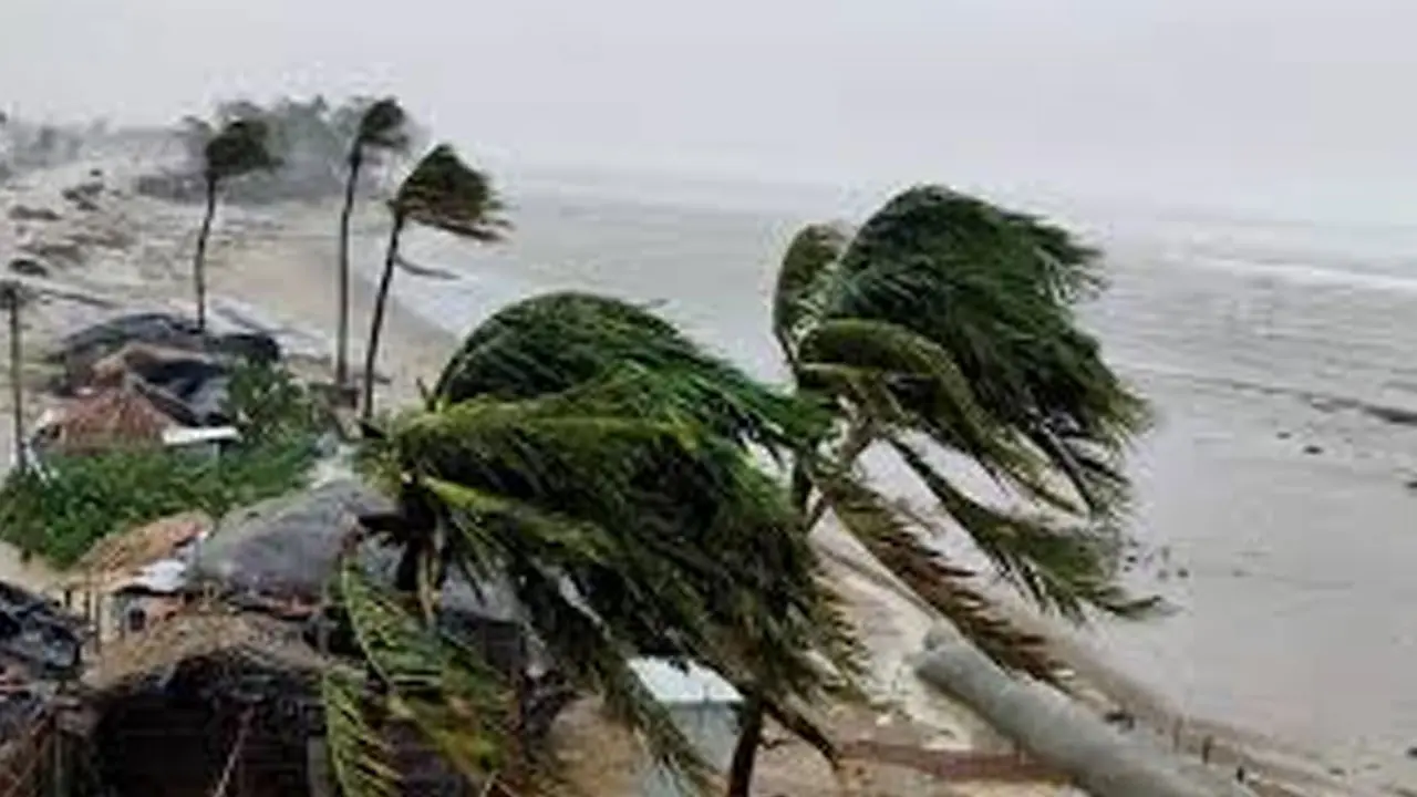 দুই অঞ্চলে ৪৫-৬০ কিমি বেগে ঝোড়ো হাওয়া