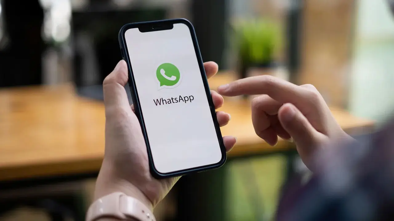 হোয়াটসঅ্যাপ গ্রুপেই লুকিয়ে আছে প্রতারক!
