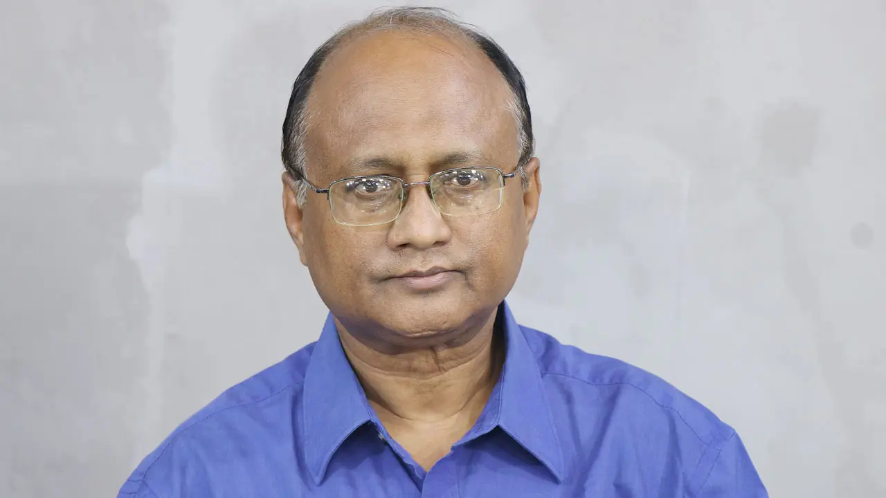 আলোচনায় ‘মহা দুর্নীতি’, আড়ালে সততার সাধারণ গল্প