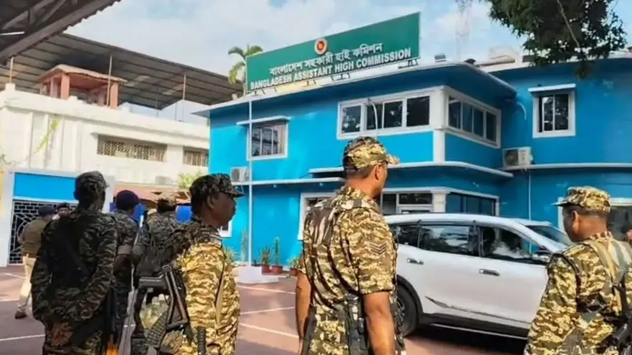 ভারত বাংলাদেশ দূতাবাসের নিরাপত্তা দিতে ব্যর্থতার পরিচয় দিয়েছে