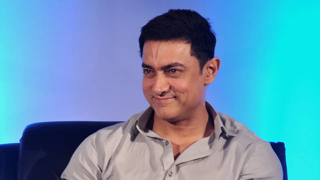 নায়িকাকে চুম্বন দৃশ্যে ভয়, কাছে আসতেই কাঁপতে শুরু করেন আমির!