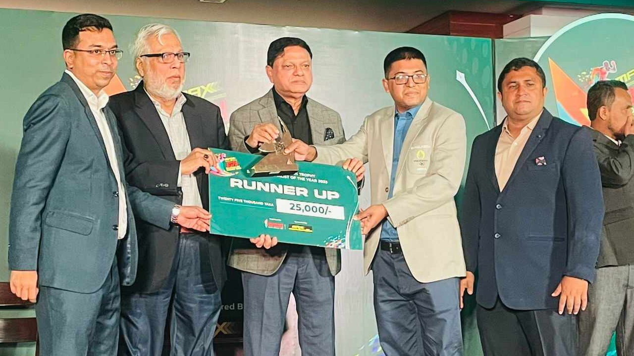 ৩ পুরস্কার জিতলেন ঢাকা পোস্টের আরাফাত জোবায়ের