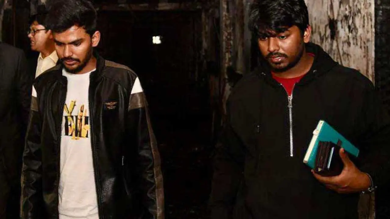 পুড়ল আসিফের দুই মন্ত্রণালয়, বিষণ্ন মনে দেখে গেলেন সবকিছু