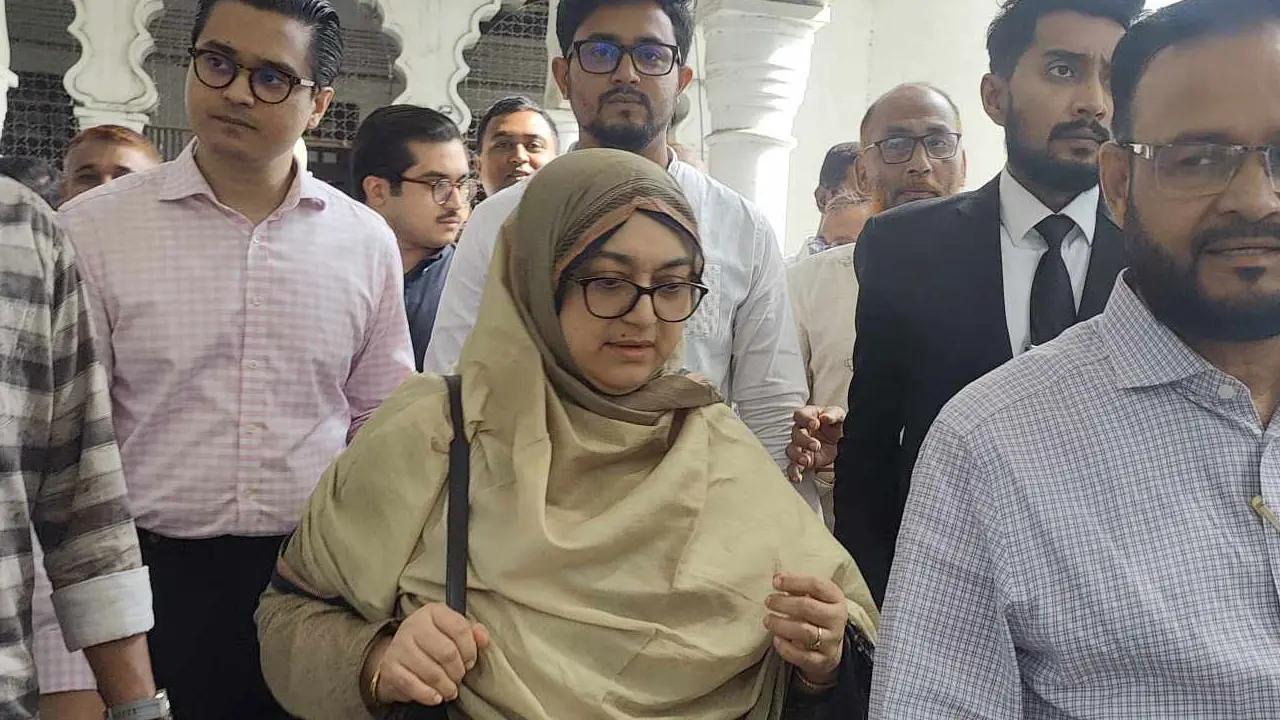 খালাসের রায় শুনে বাবরের স্ত্রী বললেন ‘আলহামদুলিল্লাহ’