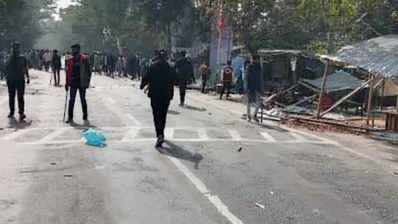 মোল্লাহাটে থমথমে অবস্থা, অতিরিক্ত পুলিশ-সেনাবাহিনী মোতায়েন