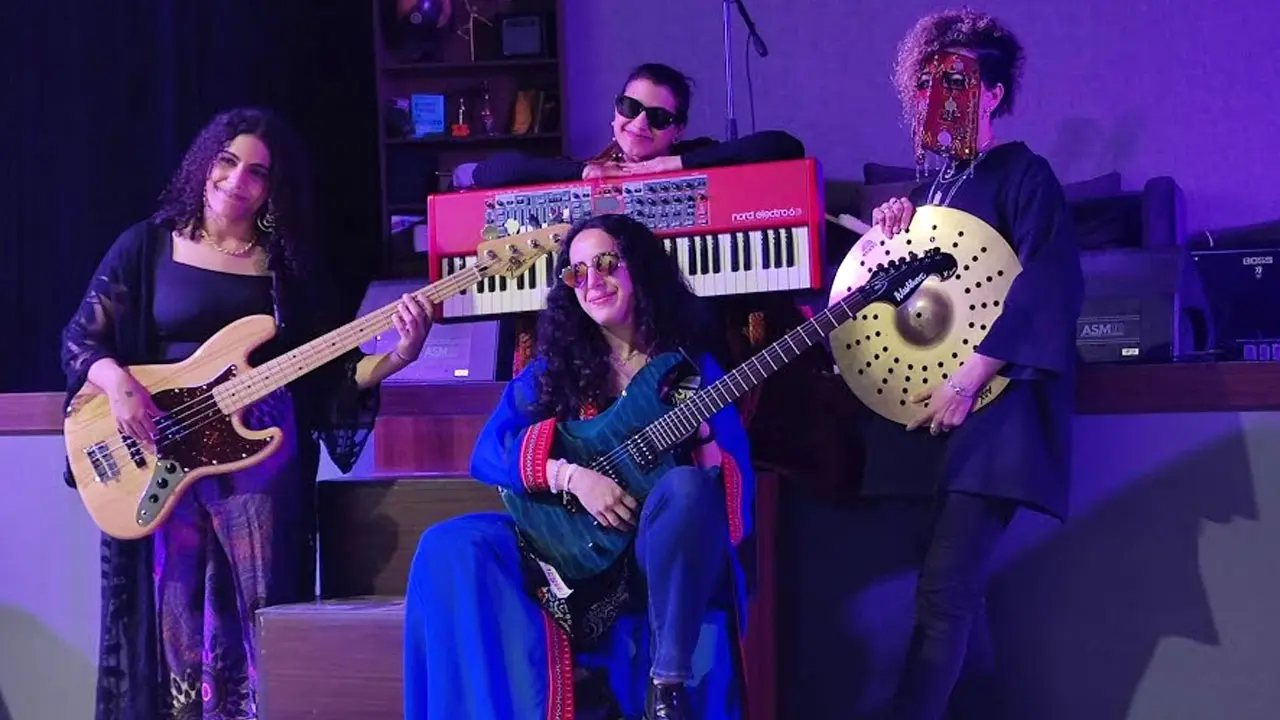 জনপ্রিয় হয়ে উঠছে সৌদির নারী ব্যান্ড ‘সিরা’
