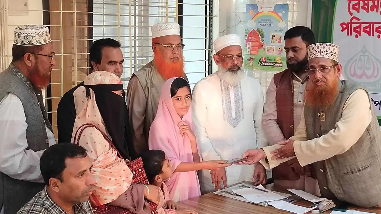ছাত্র আন্দোলনে শহীদ ৩ পরিবারকে জামায়াতের আর্থিক সহায়তা
