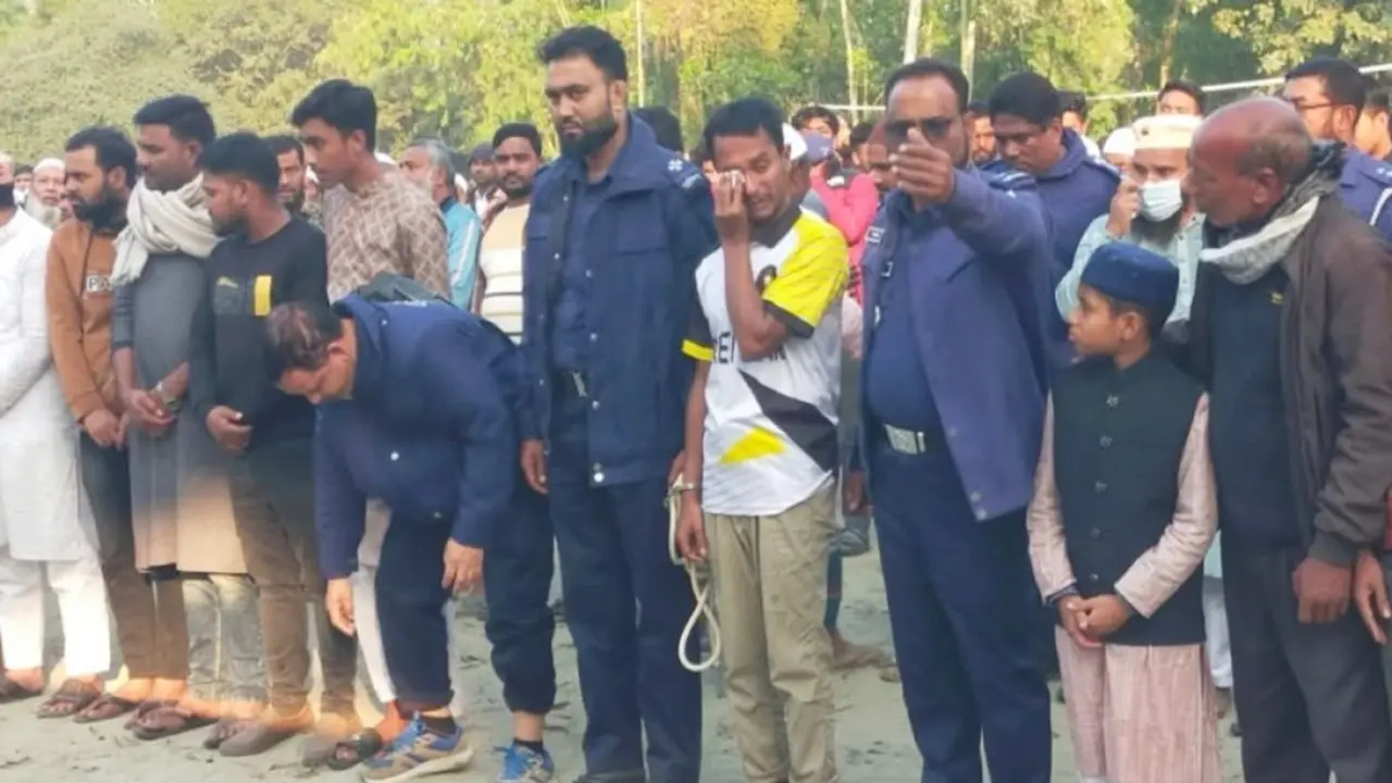 হাতকড়া হাতে বাবার জানাজা ও দাফনে ছাত্রলীগ নেতা
