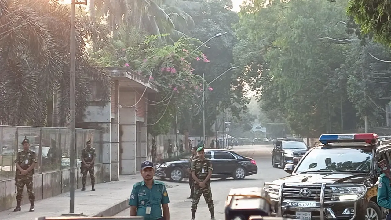বৈঠকে বসতে ফরেন সার্ভিসে প্রধান উপদেষ্টা