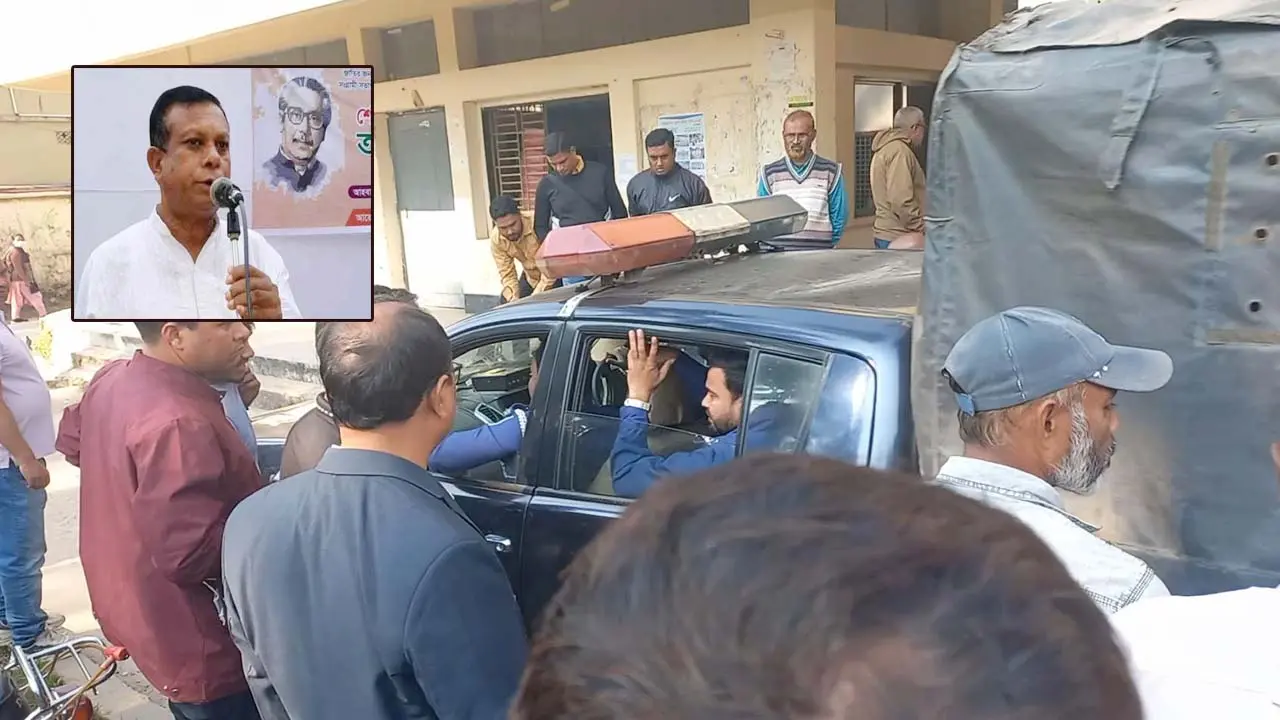 ছাত্র-জনতার তোপের মুখে চেয়ারম্যানকে পুলিশে দিলেন ইউএনও