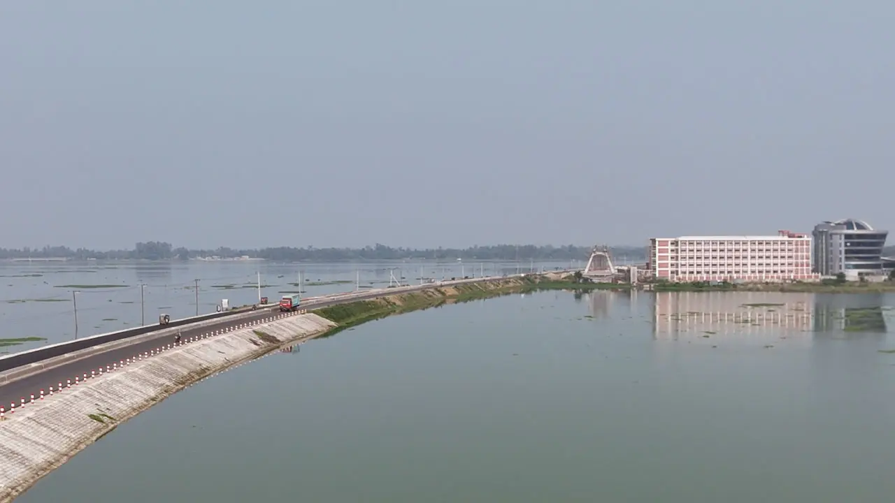 হাইটেক পার্কসহ অপরিকল্পিত ব্রিজ নির্মাণে ক্ষতিগ্রস্ত চলনবিল