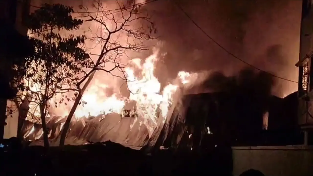 চট্টগ্রামে ফার্নিচার কারখানায় লাগা আগুন নির্বাপণ