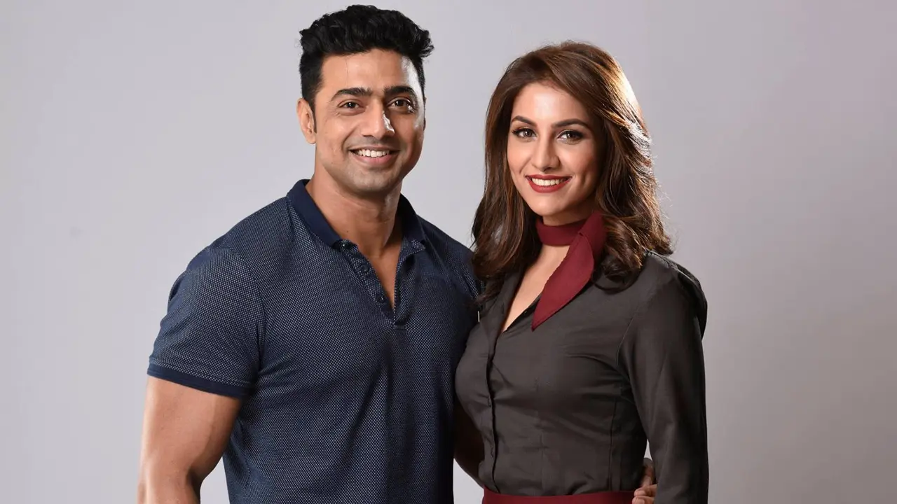 হঠাৎ দেবকে ‘আনফলো’ রুক্মিণীর