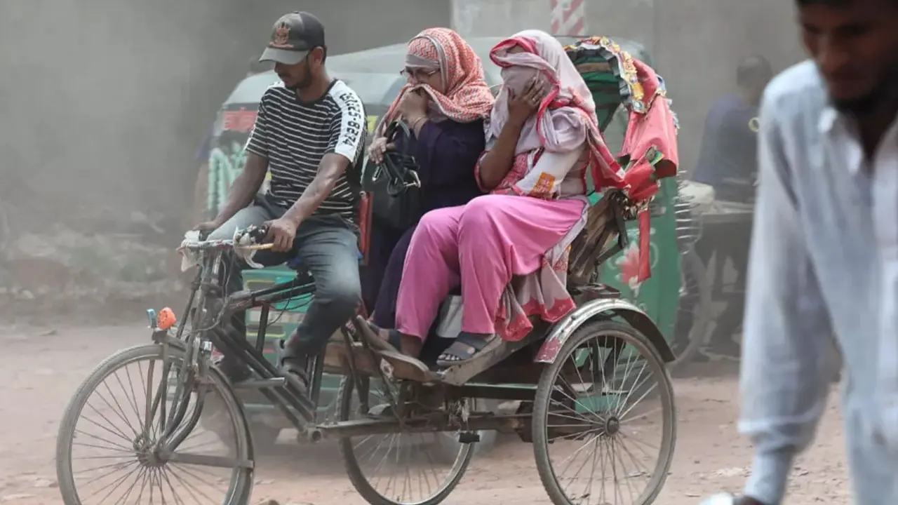 বিশ্বে বায়ুদূষণের শীর্ষে দিল্লি, ঢাকার বাতাস ‘অস্বাস্থ্যকর’