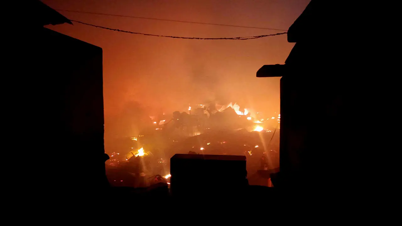 কুমিল্লার মাধাইয়া বাজারে ভয়াবহ অগ্নিকাণ্ড, বড় ক্ষতির আশঙ্কা
