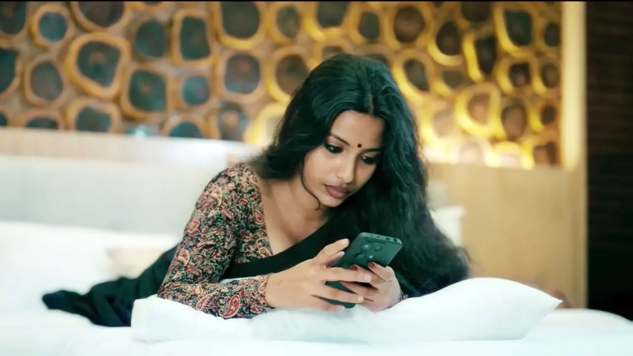 প্রকাশ্যে ‘ভাইরাল’ সিঁথি ও গায়ক আসিফের নতুন গান