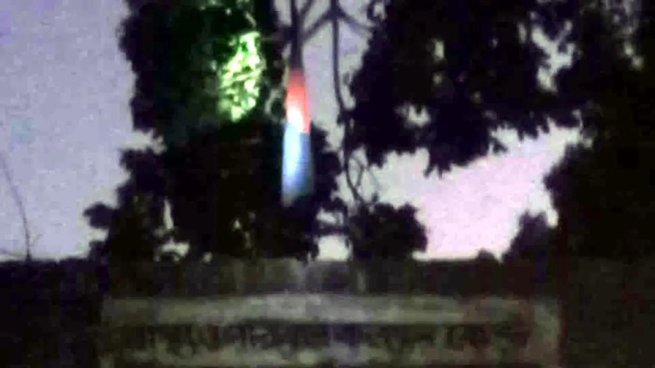 গোপালগঞ্জে স্বাস্থ্যকেন্দ্রে রাতেও ওড়ে জাতীয় পতাকা