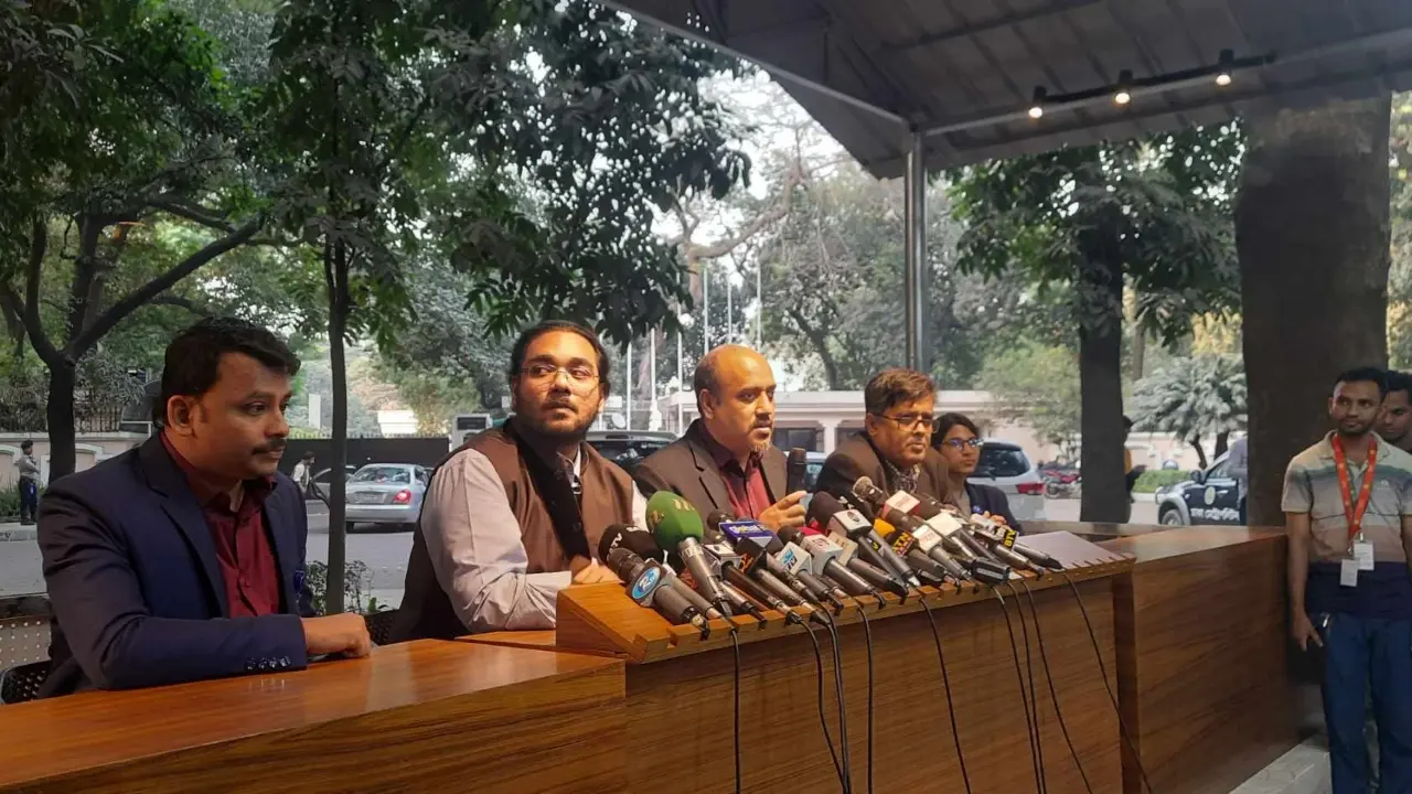 অগ্নিকাণ্ড তদন্তের রিপোর্ট প্রধান উপদেষ্টার কাছে হস্তান্তর কাল