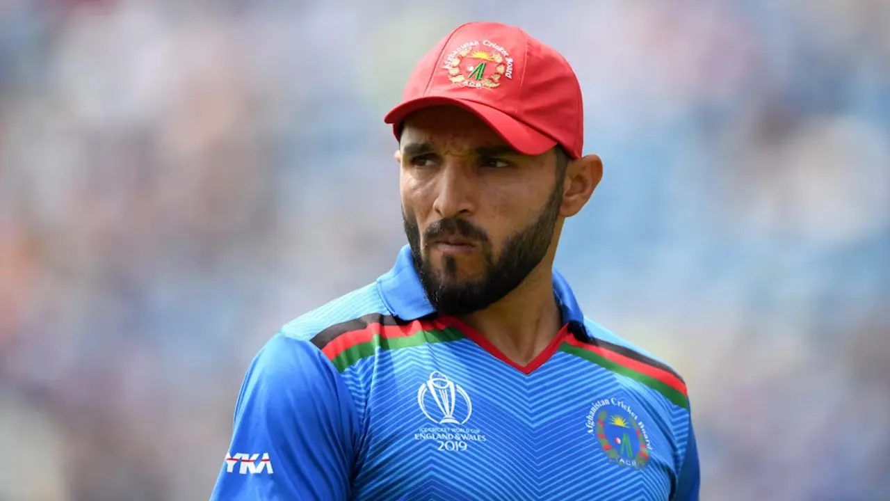 ‘রহস্যের হাসি’ হেসে শাস্তি পেলেন আফগান পেসার