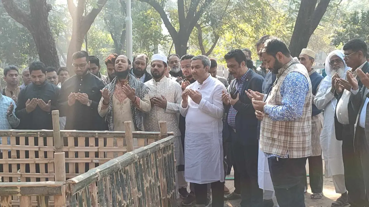 হাসান আরিফ মিরপুর শহীদ বুদ্ধিজীবী কবরস্থানে চিরশায়িত