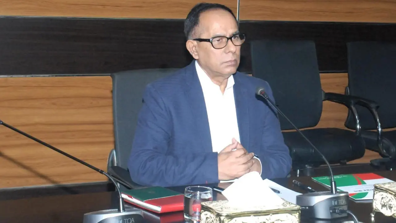 আমরা একে অপরকে দোষারোপ করি আর মশার কামড় খাই